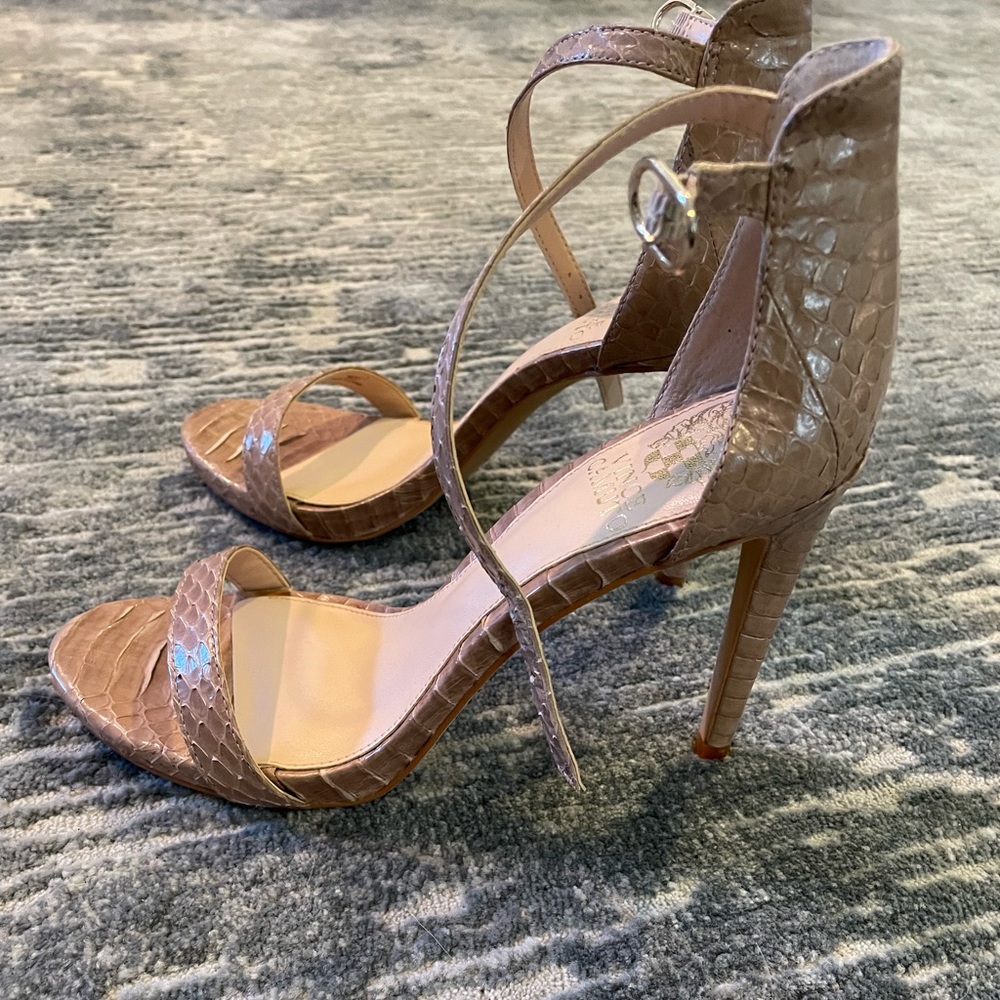 Vince Camuto—super sexy!